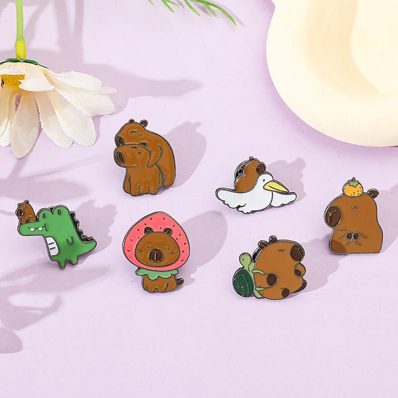 Милые металлические значки-капибары, креативные броши в виде животных из мультфильмов, украшения для сумок, значки на рюкзаки, одежда, украшения для друзей, подарок