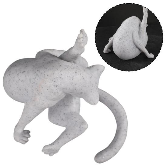Фигурка кошки, лижущей попу, Забавная статуэтка кошки из смолы, Коллекционный причудливый орнамент с котенком для полки, стола, Подарок для любителей кошек