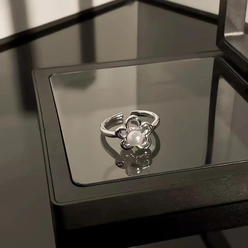 Кольцо с маленьким цветком, черное, капельная глазурь, женское, милое, ретро, темпераментное, кольцо на указательный палец, универсальное, чувственное, нишевое кольцо