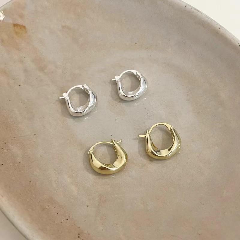2025 Новые серебряные U-образные серьги-клипсы в гонконгском стиле для девочек - элегантные и модные маленькие серьги