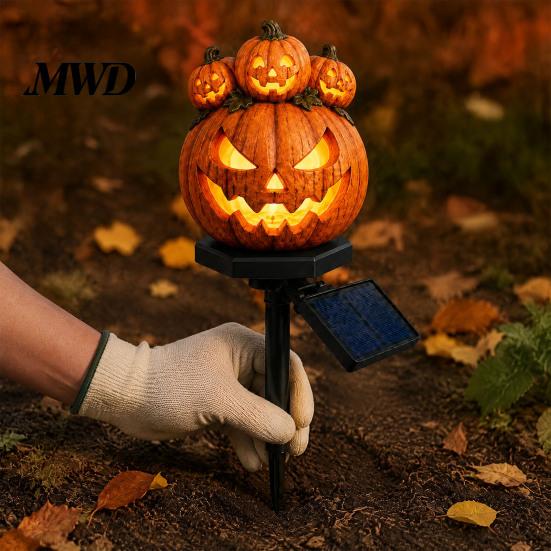 Auto on Off Light Solar Halloween Pumpkin Garden Stake Light, Waterproof Resin LED Outdoor Festival Decor Lantern, Spooky Yard Lighting for Patio Lawn