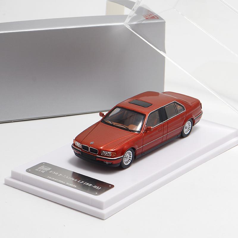 DCM Cars Масштаб 1/64 Седан BMW 7 серии E32 E38 с удлиненной колесной базой Модель автомобиля Металлическая модель автомобиля Игрушка Коллекция Украшение