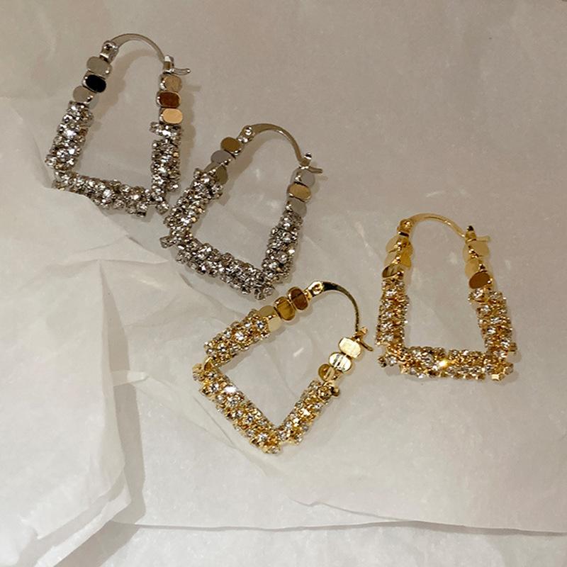 Niche Design Sense Flash Diamond Broken Silver Ear Buckle Women'S Unique Personality Fashion Elegant Temperament Versatile Earrings Earrings