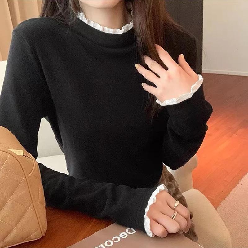 Женский облегающий вязаный свитер с полуворотом и кружевным плетением на осень и зиму