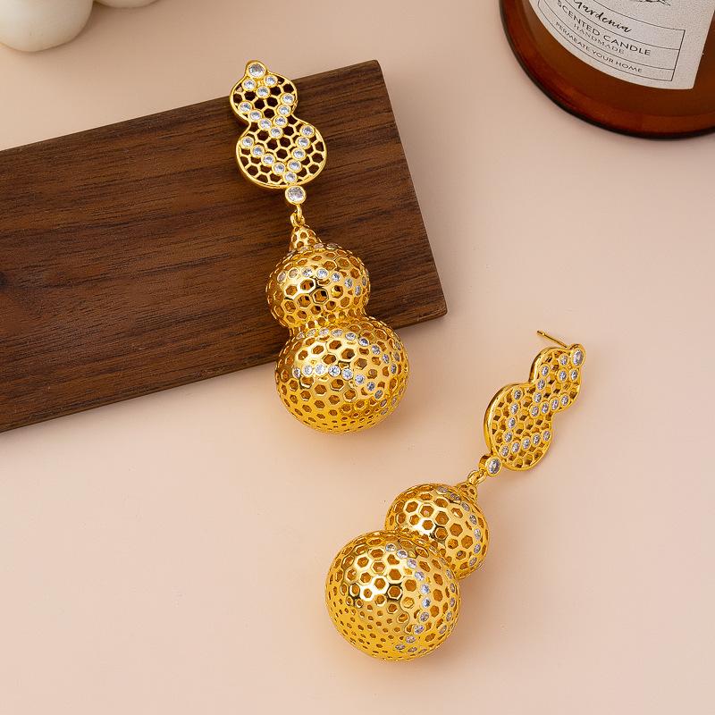 Light luxury hollow zircon gourd earrings women's handmade three-dimensional Fulu earrings temperament fashionable and versatile models, simple