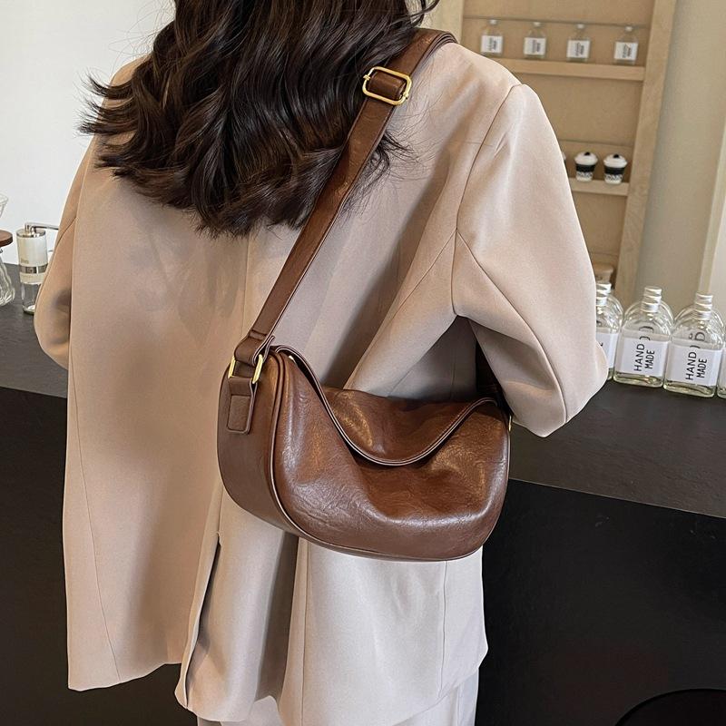 A Niche Retro Underarm Bag, A Fashionable Single-shoulder Crossbody Bag, and A Soft-faced, High-end Dumpling Bag