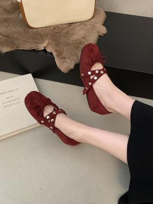 2025 осень новые балетки с круглым носком, скрытой платформой, перекрещенными ремешками с заклепками, для通勤, темпераментные женские туфли