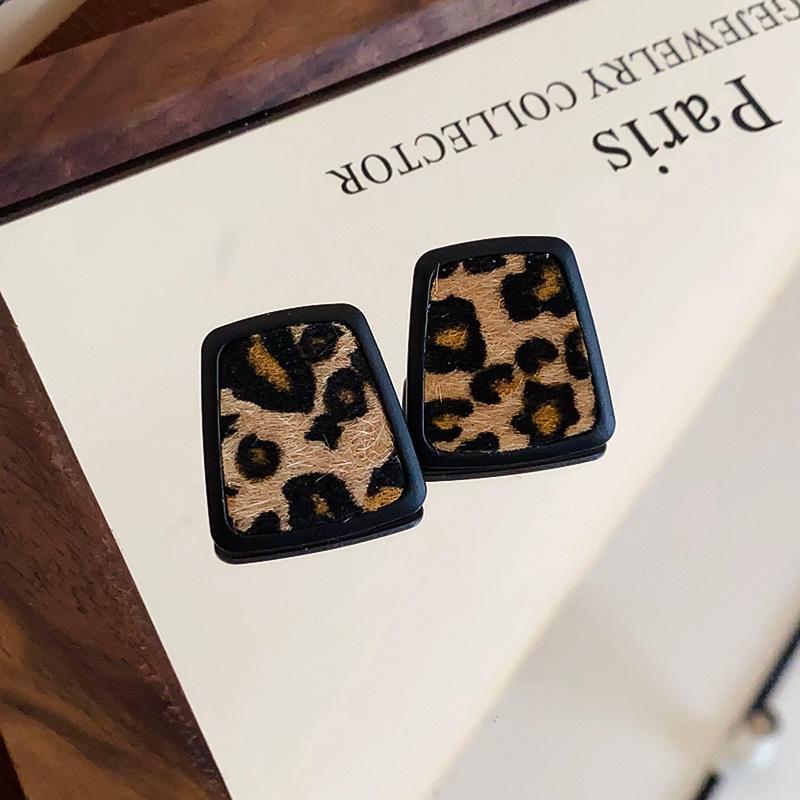 Ретро Гонконгский стиль Серьги-кольца с леопардовым принтом из серебряной иглы Легкая роскошь Высококлассные серьги с темпераментом Нишевые серьги Женские