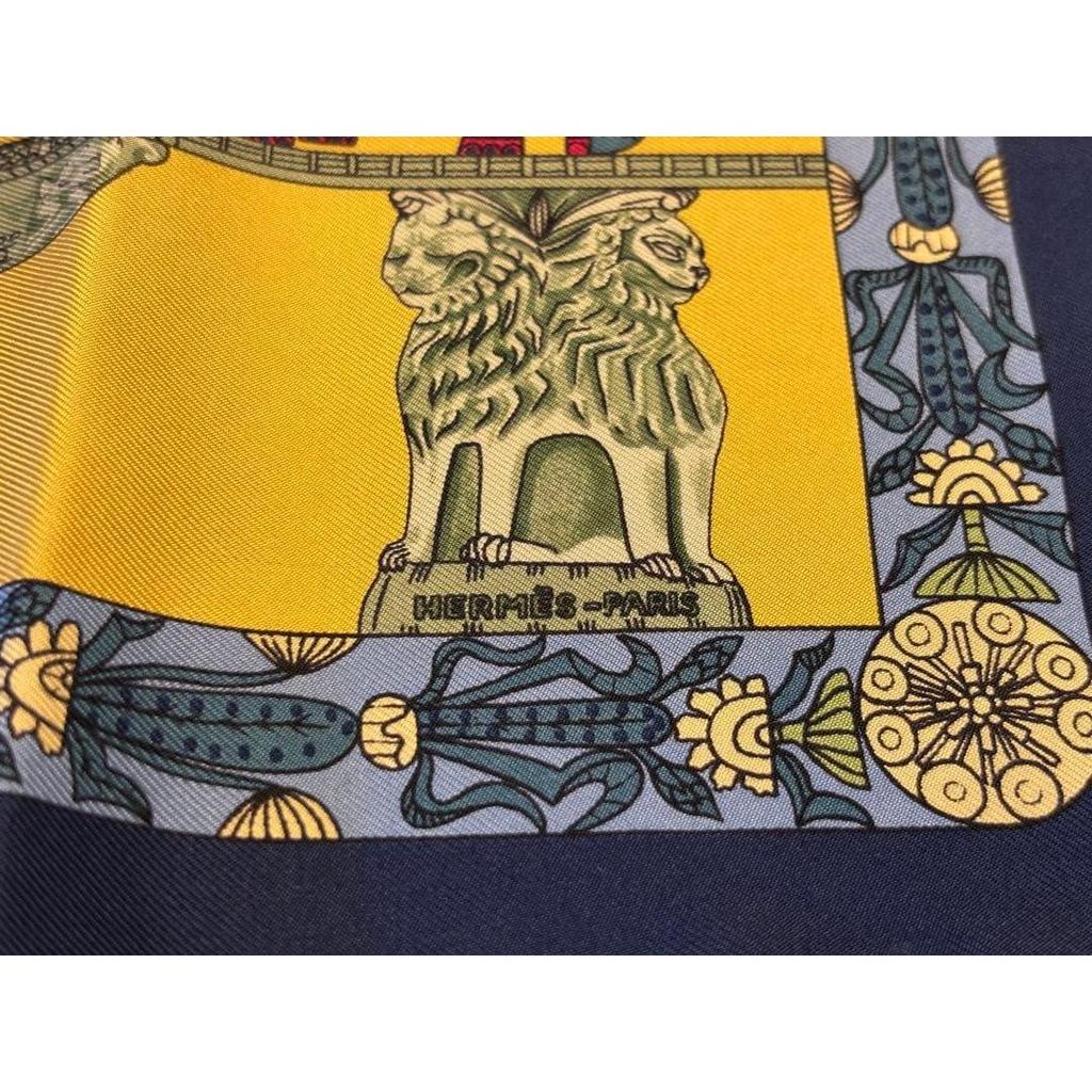 Used HERMES Petit Carre Scarf