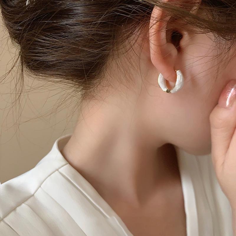 Каплевидные круглые синие серьги-пусеты с U-образной застежкой для ушей, модные в стиле инс, роскошные, с высоким чувством стиля, маленькие универсальные серьги для женщин