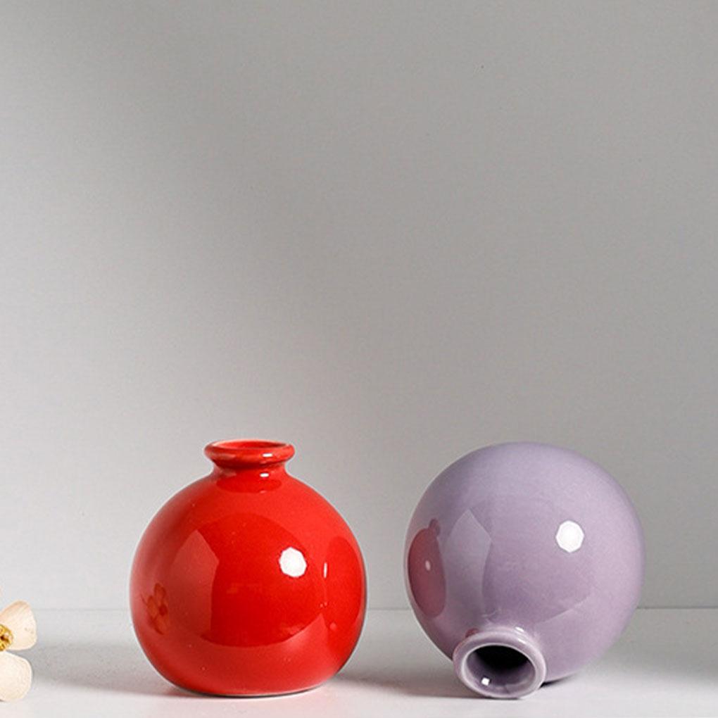 Изысканное ремесло - прочная керамическая ваза для домашнего декора, офиса и подарков. Широкое применение. Яркий цвет, простые плавные линии.