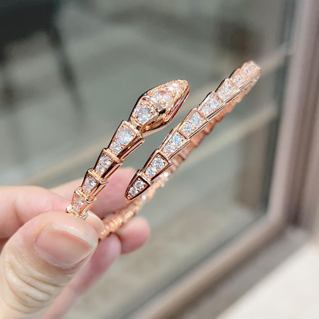 Высокая мода, легкая роскошь, браслет с высоким костным элементом и модным открытием, полностью инкрустированный цирконами в форме кости