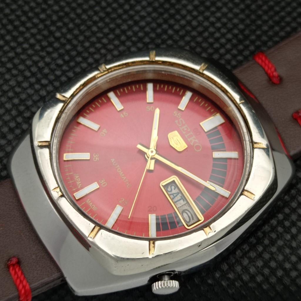 Б/У винтажные часы SEIKO 5 AUTOMATIC 7009A JAPAN MENS DAY/DATE RED 601-a313483-6 lot601-a313483