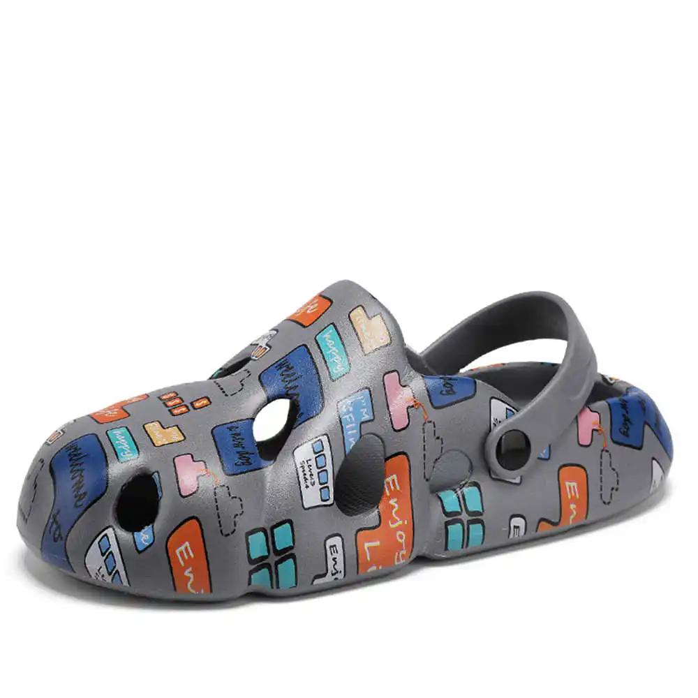 Мода Противоскользящие Медсестра Мужские Новые Туфли Кроссовки Тапочки Комнатные Тапочки Сандалии для Ванной Спорт 2025г Тени Интересные