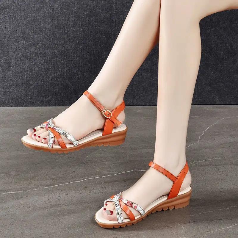 Мода с низким каблуком Пряжки Женская обувь Высококачественная обувь 2025 Роскошные трендовые сандалии для женщин Повседневные винтажные Предложение Сандалии на распродаже