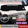 Накладка на панель приборов Коврик на приборную панель Ковровое покрытие для Toyota Hilux AN120 AN130 2015~ Подушка-солнцезащита Нескользящие аксессуары 2016 2017