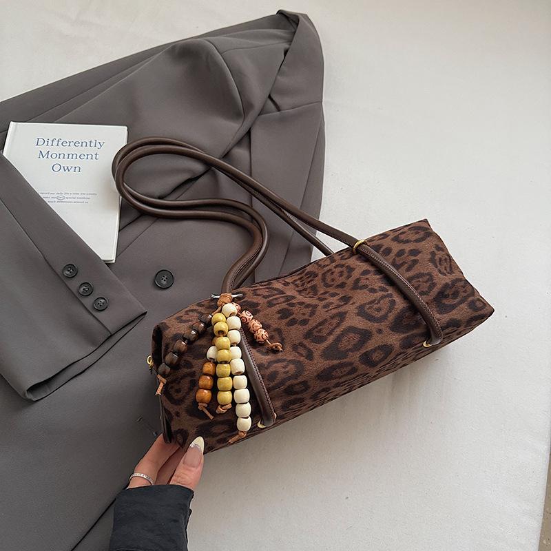 Korean Version of Niche Fashion Bag 2025 New Retro Leopard Print Shoulder Bag Large Capacity Texture Commuter Underarm Bag