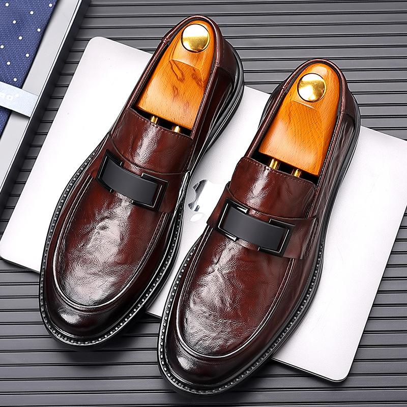 Кожаная обувь. Новые мужские туфли с узором в виде травы. Деловая официальная одежда. Повседневная дышащая мужская свадебная обувь для жениха в британском стиле с острым носком.