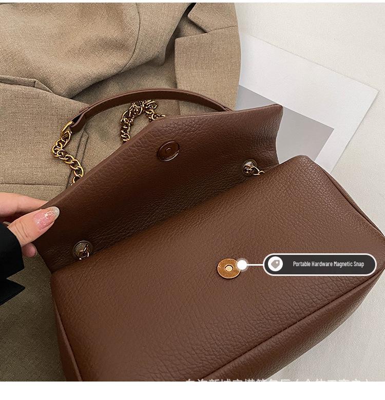 Трендовая однотонная текстурная сумка-цепочка на плечо для женщин 2025