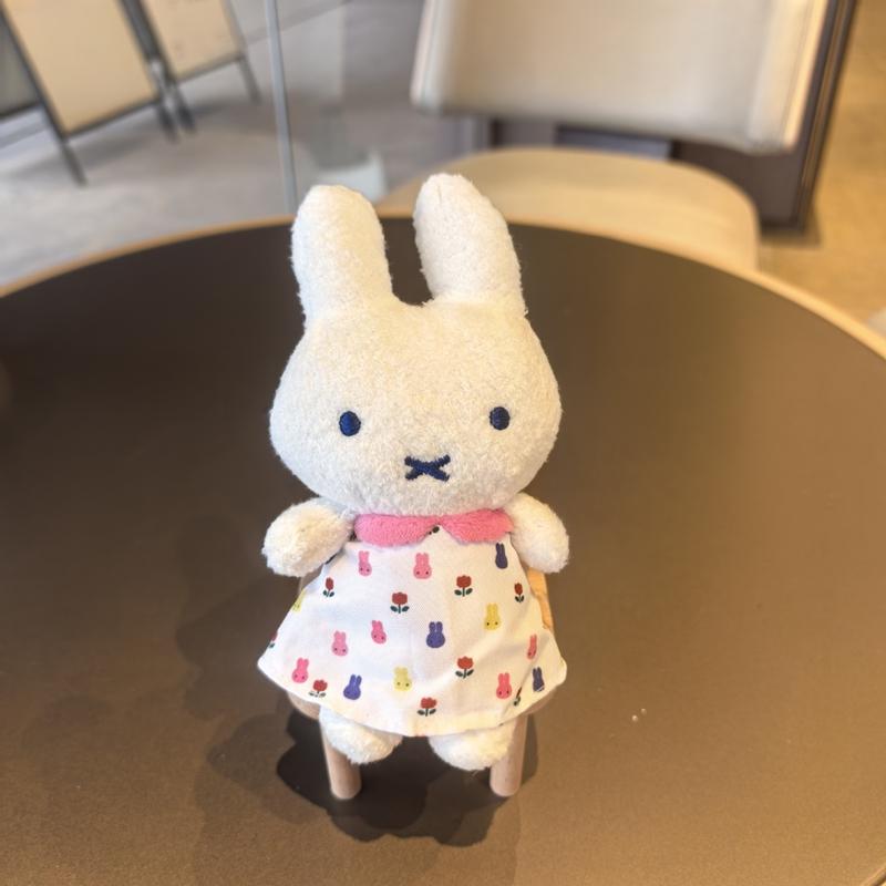 Miffys Rabbit Keychain Cute Cartoon Bunny Keyring Small Animal Doll Girls Backpack Pendant Car Key Holder Womens Bag Accessories
