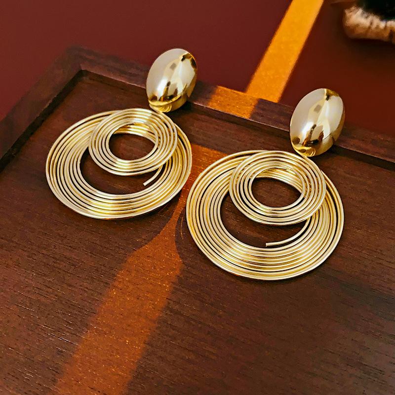 Silver Needle Coiled Circular Metal Earrings with A Cool and Personalized Style, European and American Fashionable and Niche Earrings