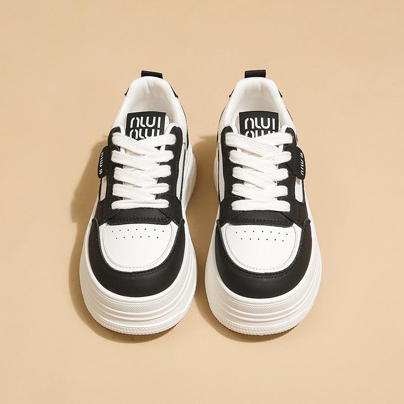 Маффины на толстой подошве маленькие белые туфли женские 2025 новые маленькие туфли для увеличения роста и похудения с круглым носком на шнуровке повседневные спортивные кеды