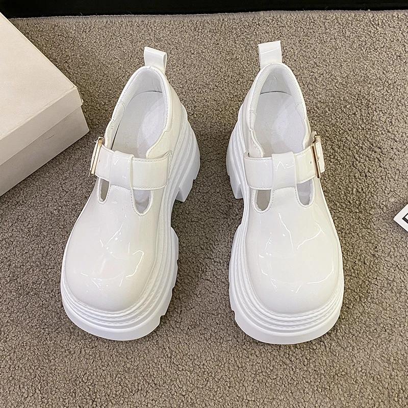 Мода 2025 Женские кожаные туфли на высокой платформе Новые весенние каблуки 8 см Массивные кроссовки Женские на шнуровке с пряжкой Лоферы Обувь для ходьбы Женщина