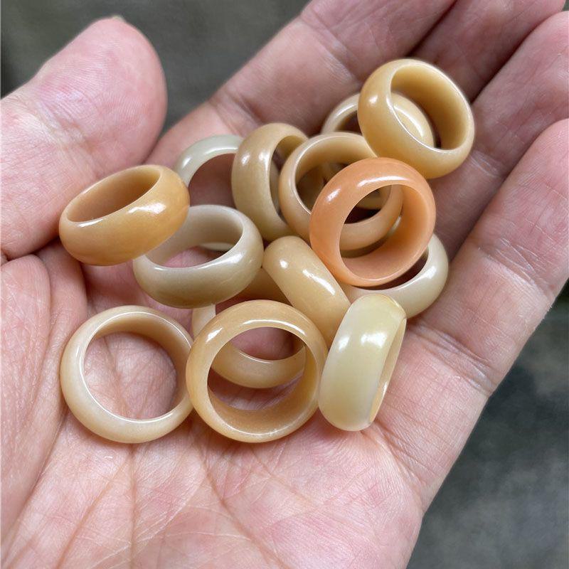 Кольца из натурального белого нефрита «Бодхи» и аксессуары с эффектом состаривания в угольном цвете