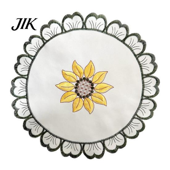 Pastoral Sunflower Embroidery Pads Flower Shaped Placemat with Embroidered Pattern, Style for Dining Table, Heat Resistant Retro Decorative Table Mat