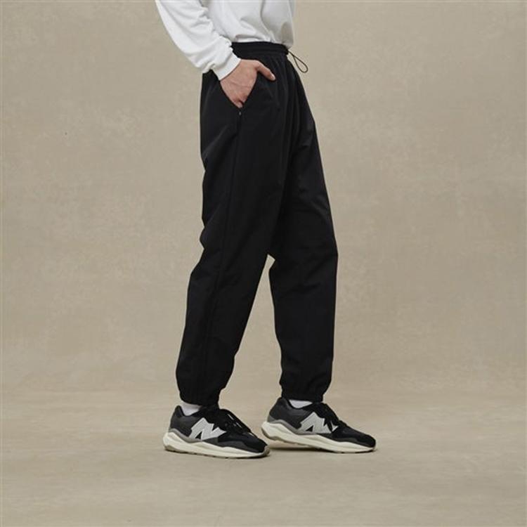 New Balance Мужские вязаные спортивные штаны черные с умеренной манжетой AMP25016-BK