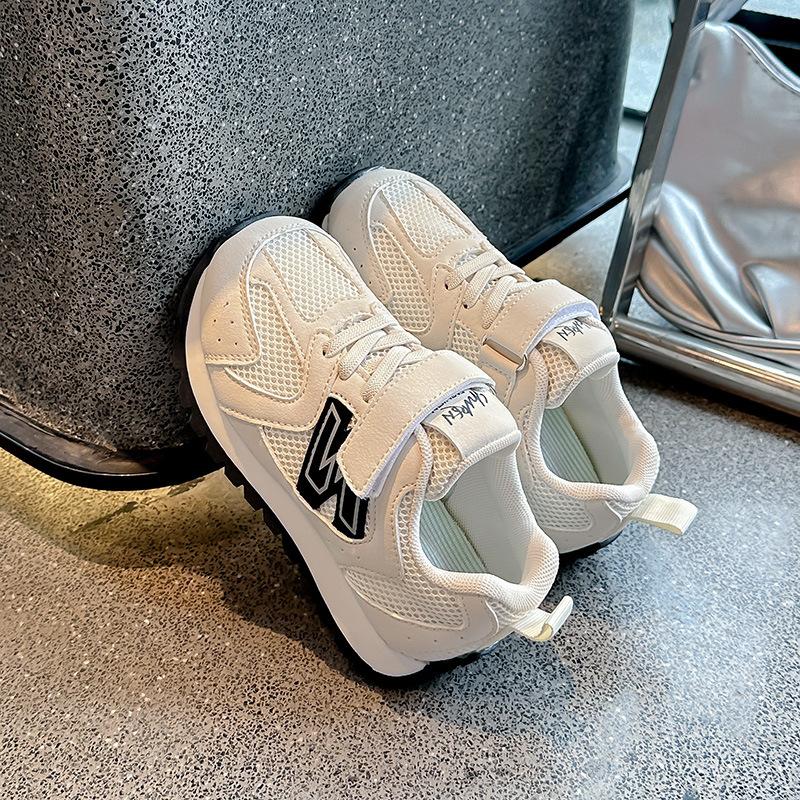 Spring and summer new children's breathable mesh shoes, boys' and girls' Velcro soft-soled sneakers, student running shoes, fashionable