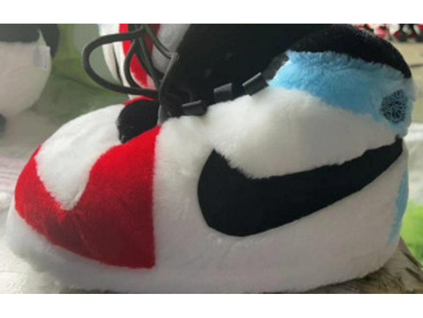 «Кокосовые тапочки AJ1, вдохновленные Douyin»: «Ретро хлопковая домашняя обувь для пар»