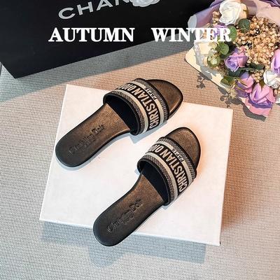 Су Иньинь та же модель тапочек 2025 новые темпераментные вышитые тапочки женские летние модные сандалии для улицы женская обувь