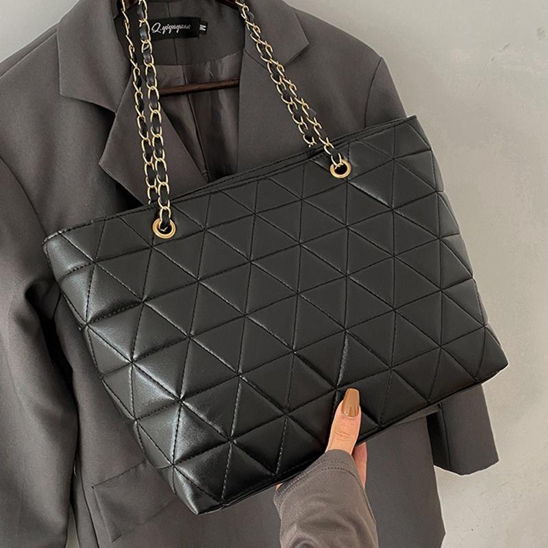 IELGY Lingge chain ladies large-capacity handbags simple trend