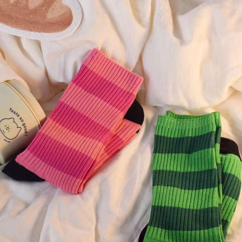 Raspberry Powder Skin-Whitening Women's Mid-Calf Color Block Socks - Trendy, Versatile Autumn/Winter Pile Socks