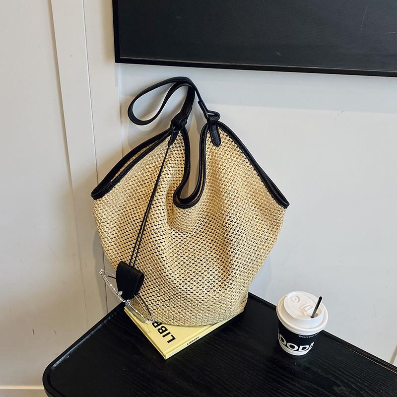 Woven Tote Bag For Women With Large Capacity For Beach And Vacation Relaxation