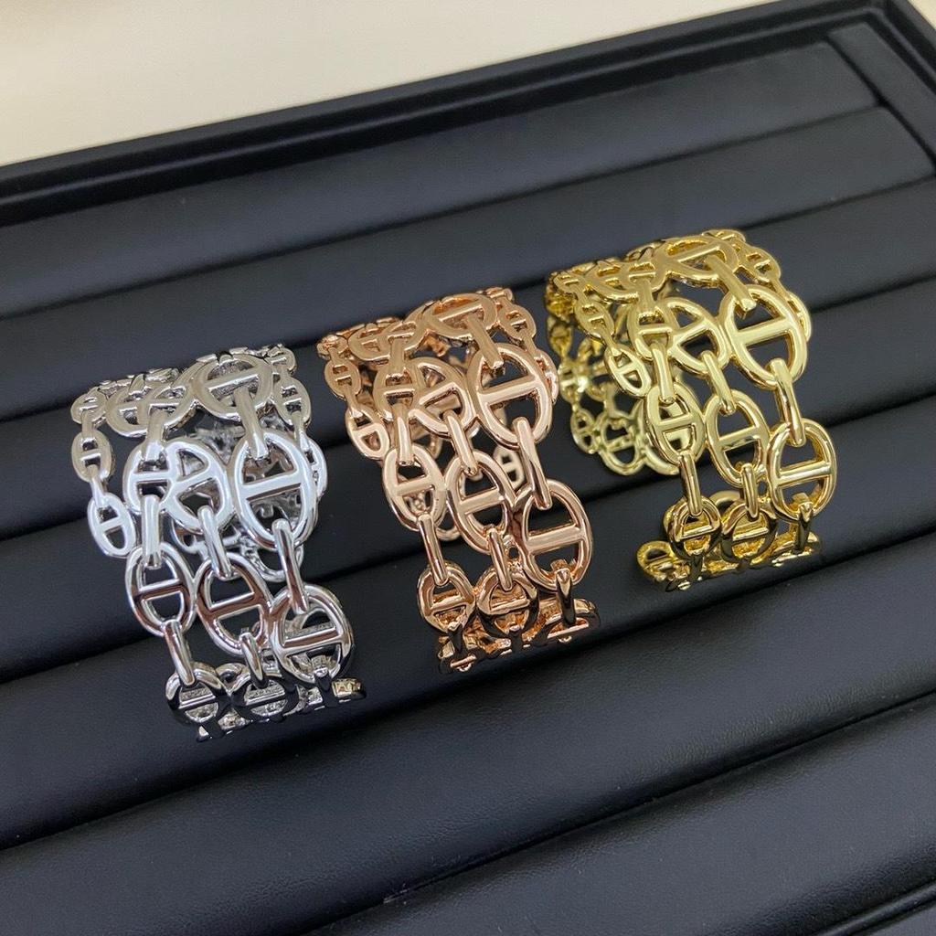 2025 Women’s Fashion Wide Layered Open Bangle: European & American Street Style with Smooth Openwork Pig Nose Design