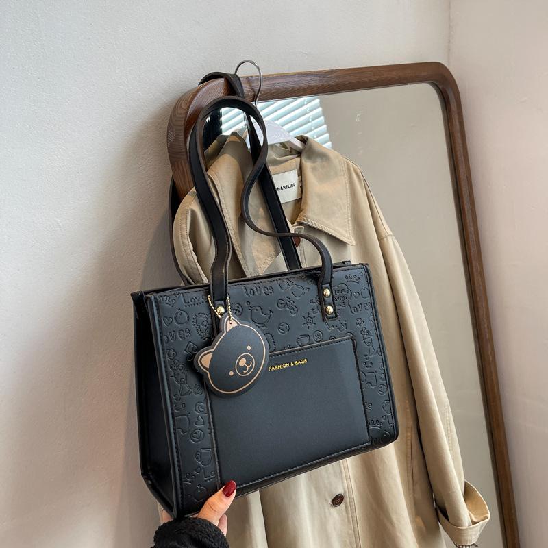 Сумка премиум-класса большой вместимости женская новая весенне-летняя сумка на плечо/подмышку повседневная дорожная сумка-тоут