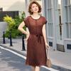 Элегантное летнее платье для женщин среднего возраста (40-50 лет) - Стройнящая юбка средней длины с круглым вырезом