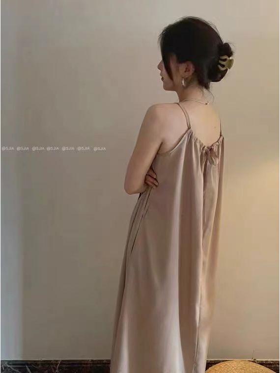 Французское нежное платье А-силуэта на тонких бретелях с завязками и карманами - Коллекция Лето 2024
