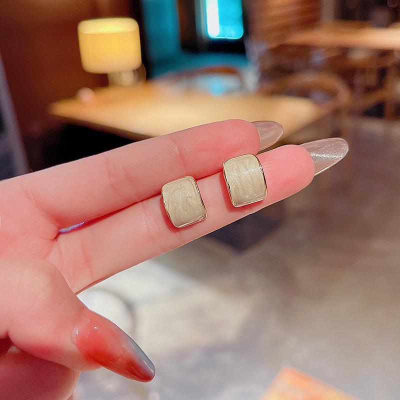 Серьги-иглы из серебра 925 пробы с корейской глазурью белого цвета с геометрическим узором для женщин