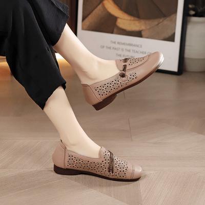 Полые кожаные туфли 2025 новая летняя обувь для мамы сандалии удобная мягкая подошва обувь для пожилых женщин плоские туфли с перфорацией