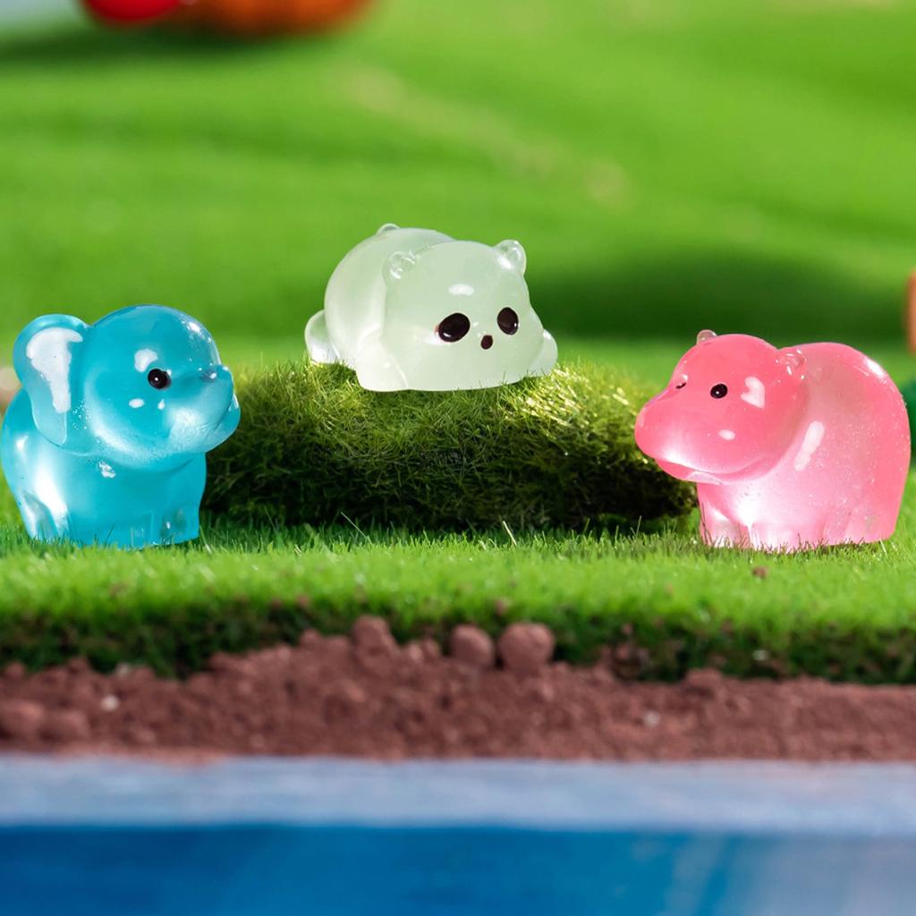 Микро-пейзаж с забавными животными, светящимися черепашками и морскими зайцами