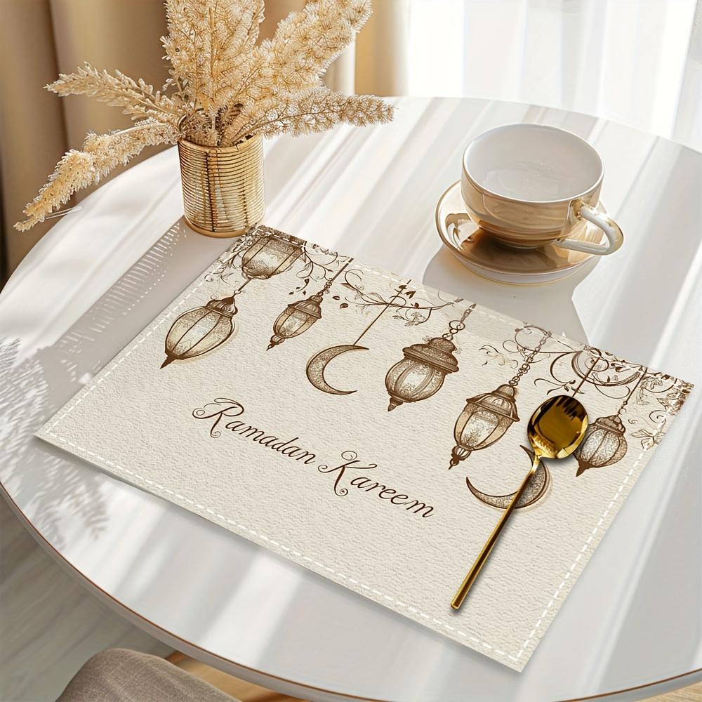 Набор из 4 фонарей Ramadan Kareem с изображением луны. Эти салфетки можно стирать в машине, они термостойкие и легко чистятся.