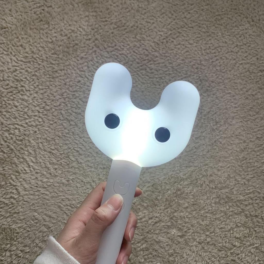 [ИСПОЛЬЗОВАННЫЙ] K-POP официальный фонарик NewJeans