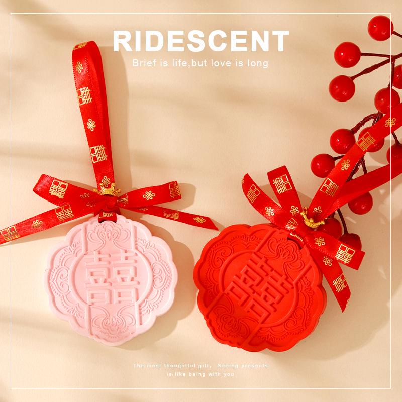 Elegant Chinese Wedding Favors: Bridesmaid Aromatherapy Car Ornaments