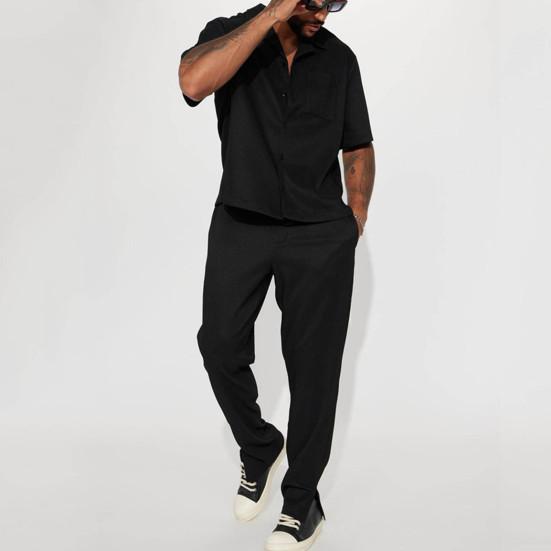 Комплект мужской одежды из 2 предметов: рубашка с лацканами, короткими рукавами и однобортной застежкой, брюки с эластичной талией, длинные, однотонные, свободного кроя, повседневный наряд