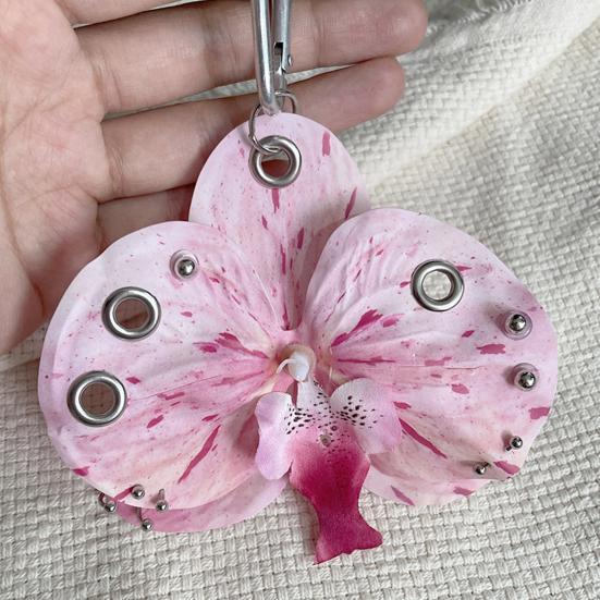 Брелок-подвеска в форме цветка, реалистичный внешний вид, легкий сплав, органайзер для ключей, цветочная декорация для сумки