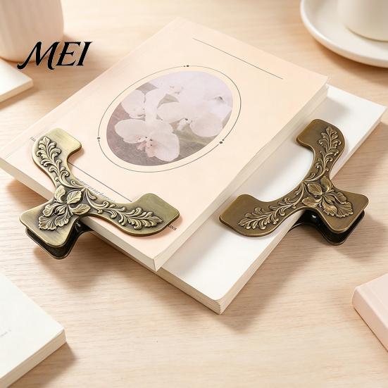 Rustic Desk Decor for Readers Vintage Metal Book Page Holder, with Floral Pattern Design, Hands Free Durable Holder Textbooks Clip, Zinc Alloy