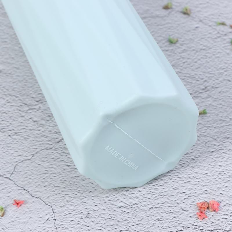 Оригинальные пластиковые вазы